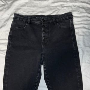 American Eagle - Curvy, high rise, jegging, crop with distressed hem